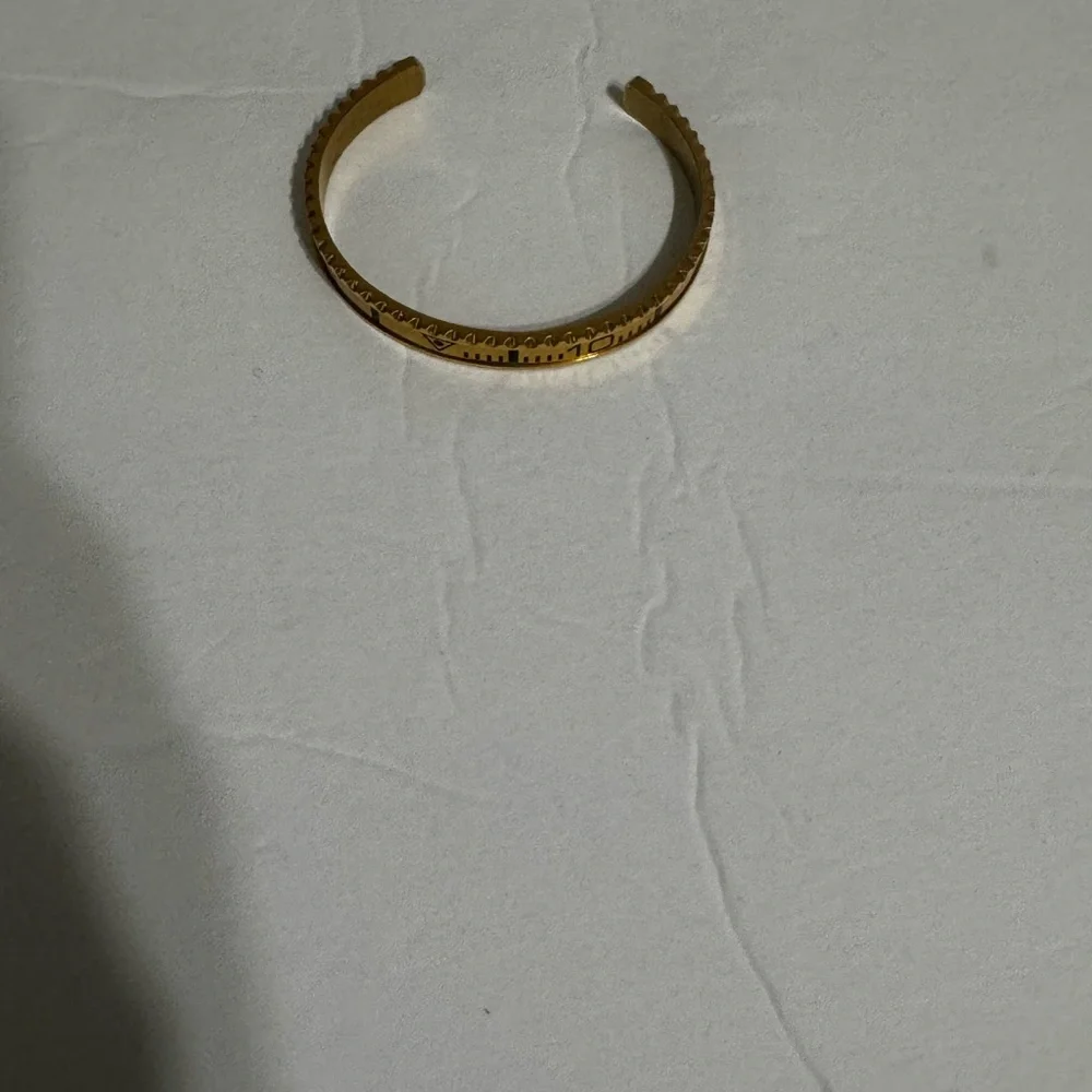 Fashion Jewelry Gold-Plated Roman Numerals Cuff-Bracelet (UNISEX)